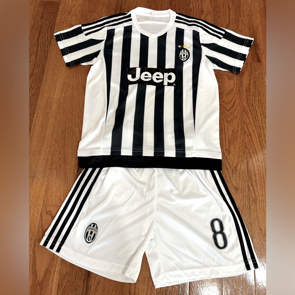 NWOT JUVENTUS 2015-2016 football soccer JERSEY AND SHORTS SIZE 26 kids p
